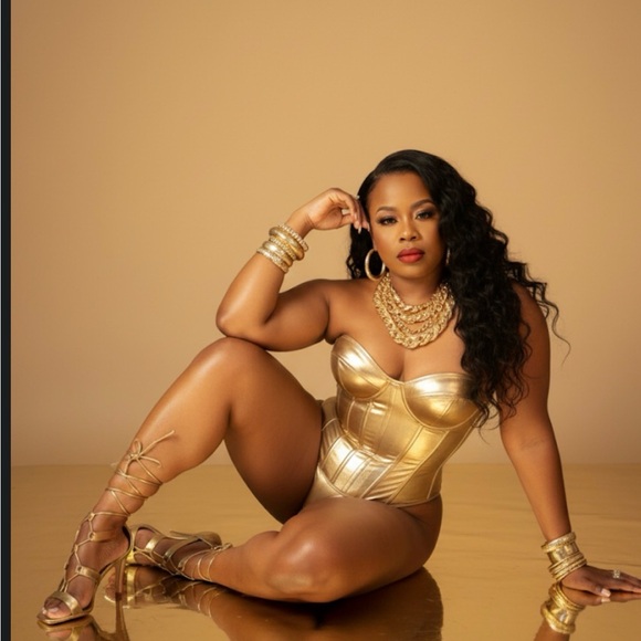 Meet your Posher, Kim - Picture 2 of 6